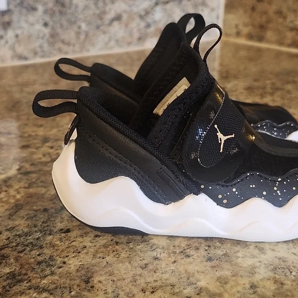 Jordan Toddler 23/7 PS 'Black Metallic Gold' US 6C - Picture 3 of 11